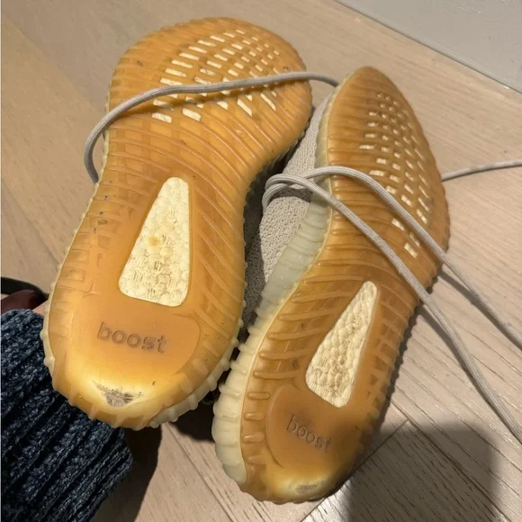 Adidas Yeezy Boost 350 V2 - Picture 8 of 10